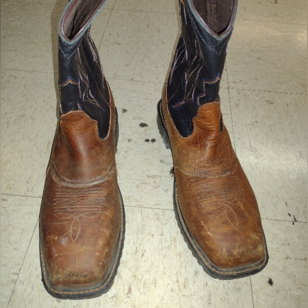 EUC Ariat Work men’s WorkHog steel toe waterproof boots, size 12D square toe.